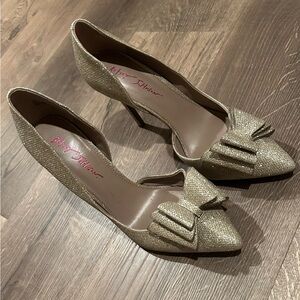 Betsey Johnson gold glitter bow heels